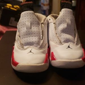 Kids shoes w/o shoestring hence the great discount